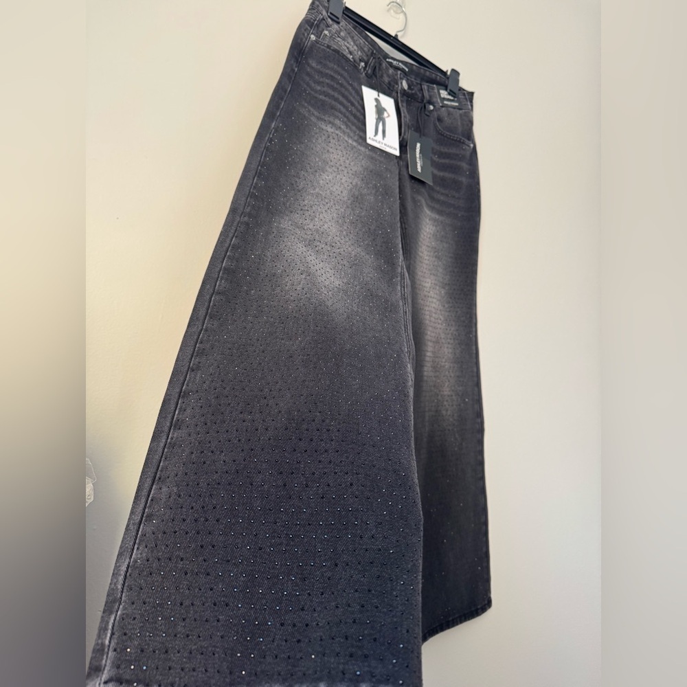 Women's High Rise Straight Embellished Black Jeans Size 7/28 NWT - Picture 3 of 10